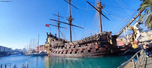 Genova, il galeone in porto 