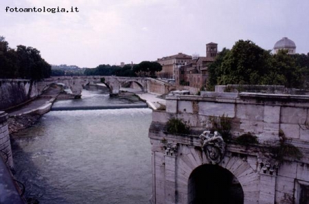 Roma -Isola Tiberina e Ponte Rotto