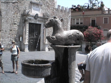 Taormina - scorcio di fontana