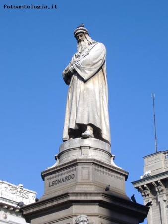 Monumento a Leonardo in Piazza della Scala