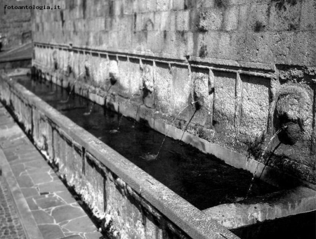 Tuscania - Fontana delle sette cannelle