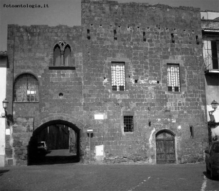 Tuscania - Palazzo Tartaglia e Dogana Pontificia