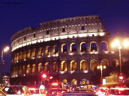 Colosseo al chiaro di luna..