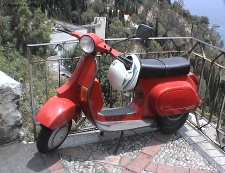 Vespa, per le strade di Taormina