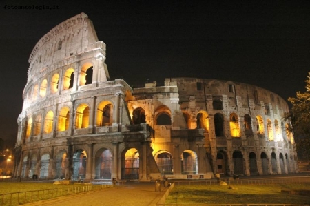Colosseo night
