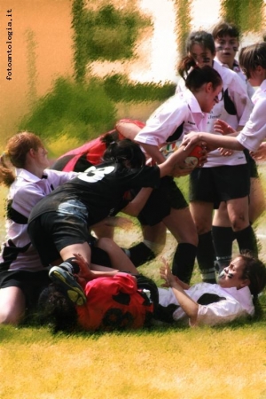 Anche le ragazze giocano a Rugby