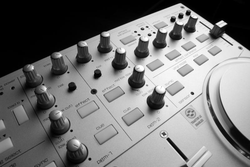console dj