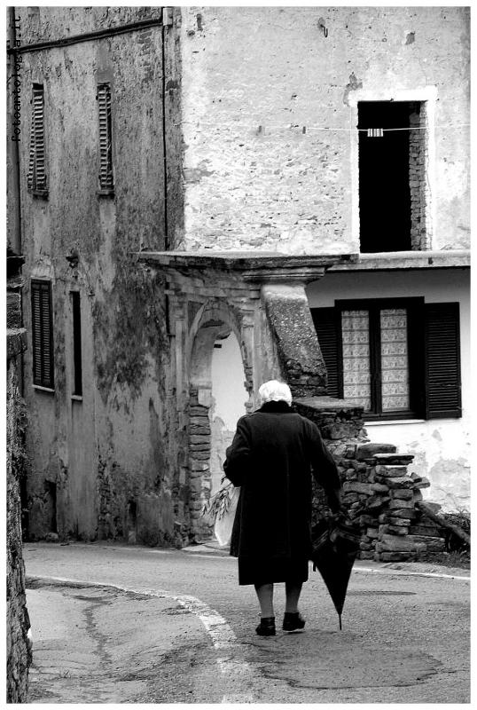 la domenica andando alla messa