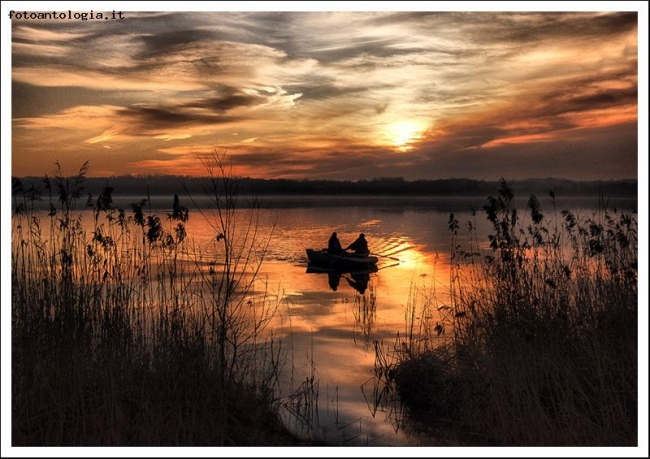 a pesca al tramonto