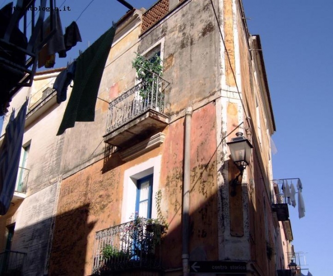 LA CASA D'ANGOLO