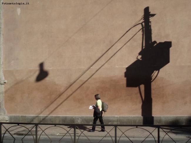 Visiting Rome through the shadows 