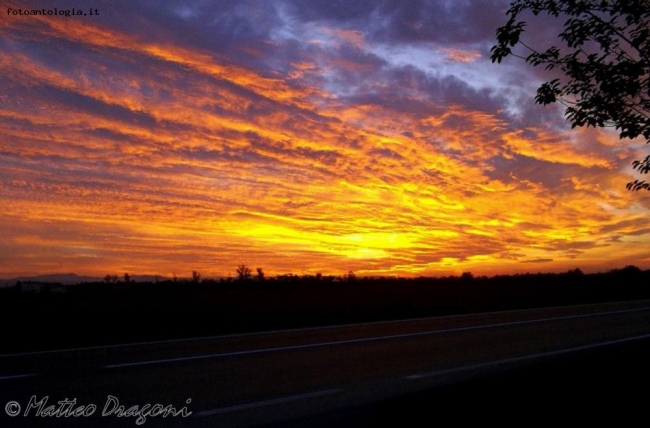 uno sguardo verso il cielo, dove il Sole  meraviglia