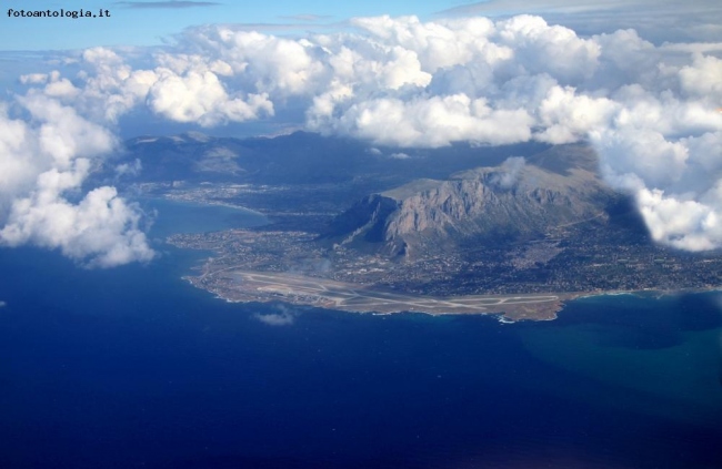 ...terra siciliana dall'alto..