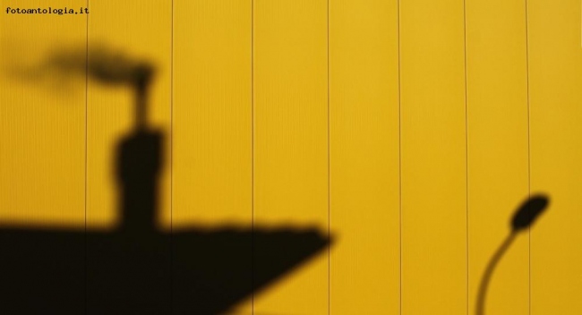 nel giallo...fuma il camino