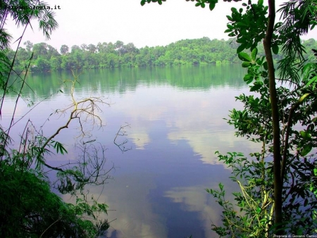 Lago vulcanico Yeak Lom