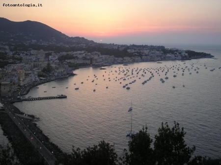 Tramonto sul porto di Ischia