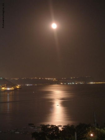 La luna di Pozzuoli