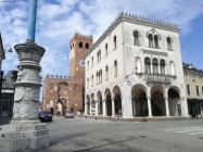 Foto Precedente: Noale - Palazzo della Loggia e ala del Castello