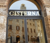Foto Precedente: San Gimignano in vetrina