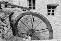 Foto Precedente: ...la vecchia ruota del mulino di Mendatica..