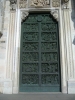 Foto Precedente: Milano - Duomo, una delle porte bronzee