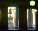 Foto Precedente: Garibaldi in Piazza De Ferrari dall'atrio del Carlo Felice
