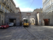 Prossima Foto: Milano -  Porta Nuova vista da Piazza Cavour 