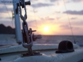 tramonto e barca a vela