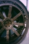 Foto Precedente: Ruota di vecchio carro agricolo