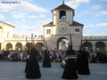 Prossima Foto: Spettacolo nel cortile della reggia